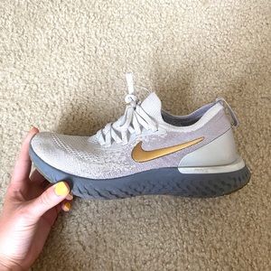 Nike women’s tennis shoes